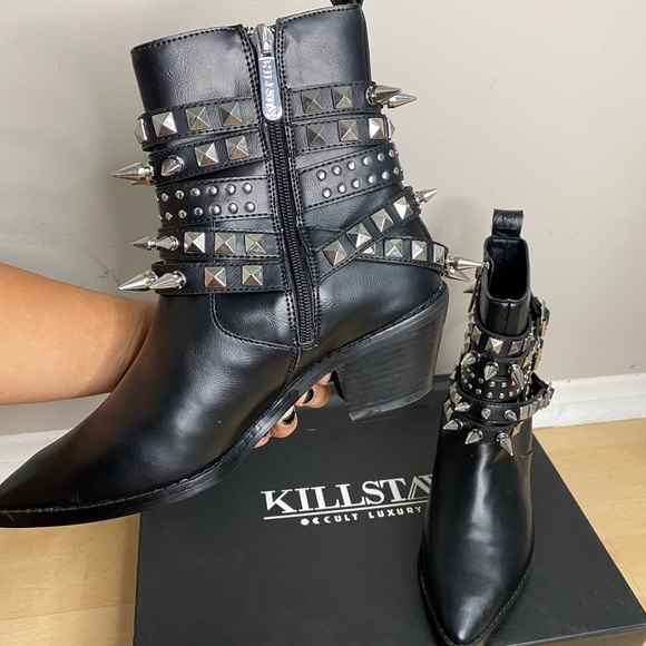 Size 7
Faux Leather.
- Pointed Toe.
- Strap Feature w. Mix Studs.
- 2" Heel. - Picture 5 of 5